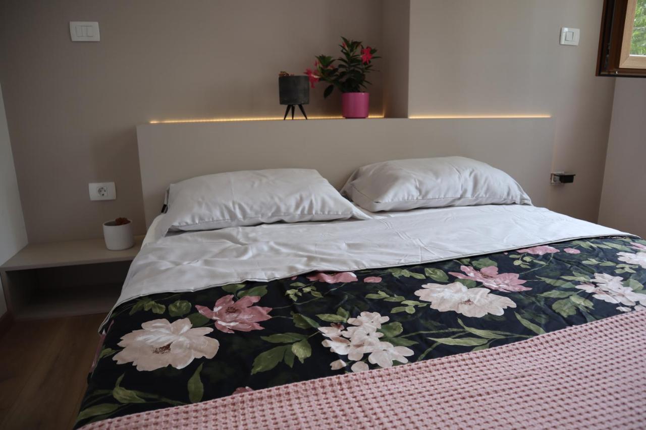 Boutique Rooms By Petric Winery Dobravlje Exterior photo