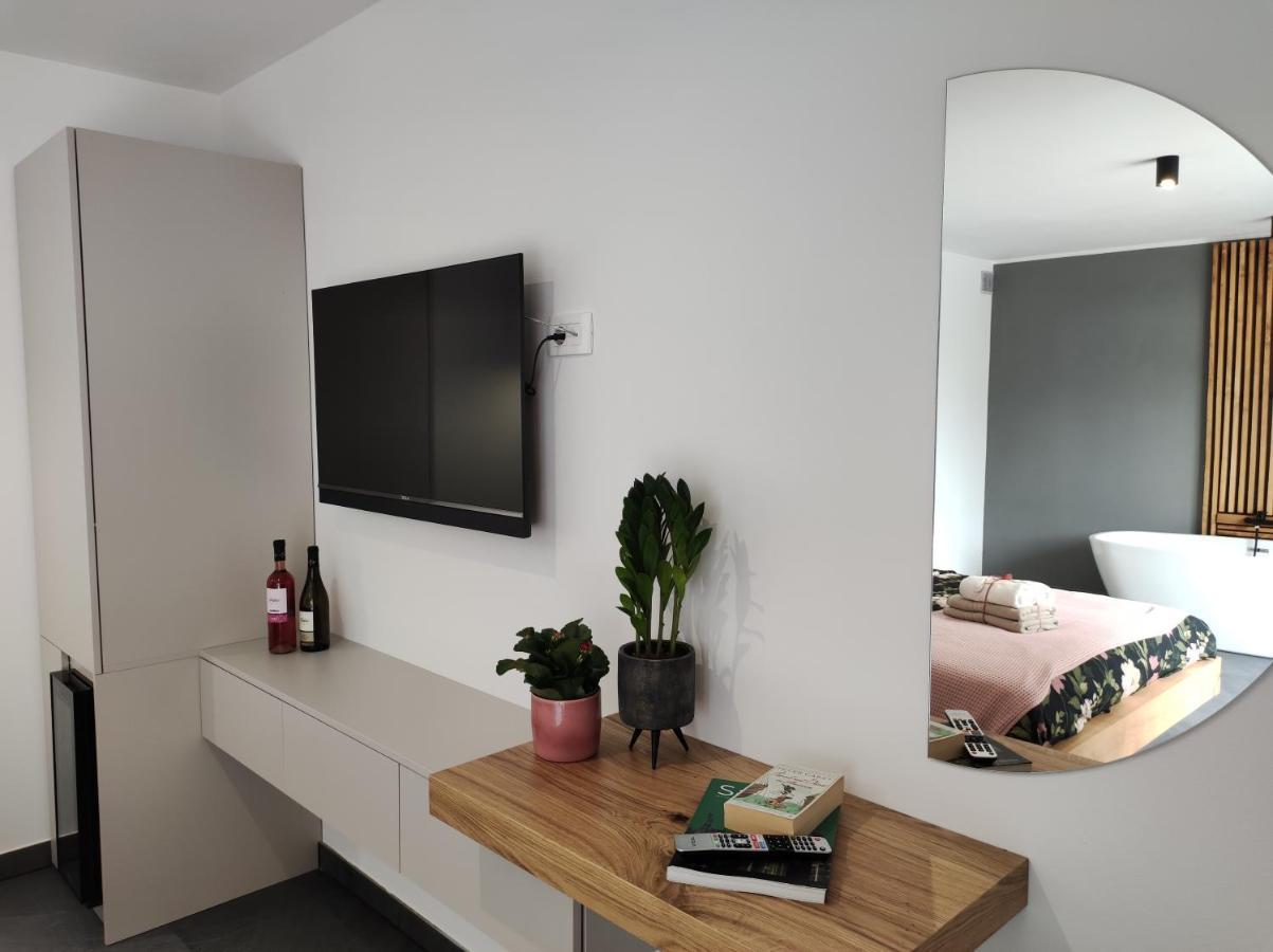 Boutique Rooms By Petric Winery Dobravlje Exterior photo