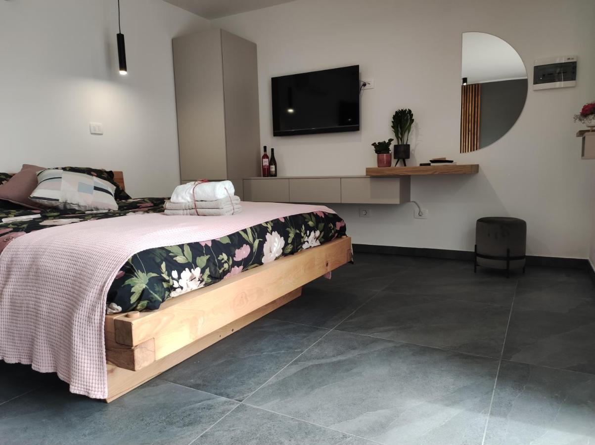 Boutique Rooms By Petric Winery Dobravlje Exterior photo